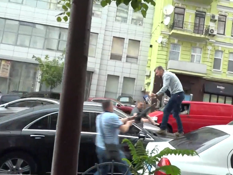 Порошенко вышел из ГБР, на него пытались напасть