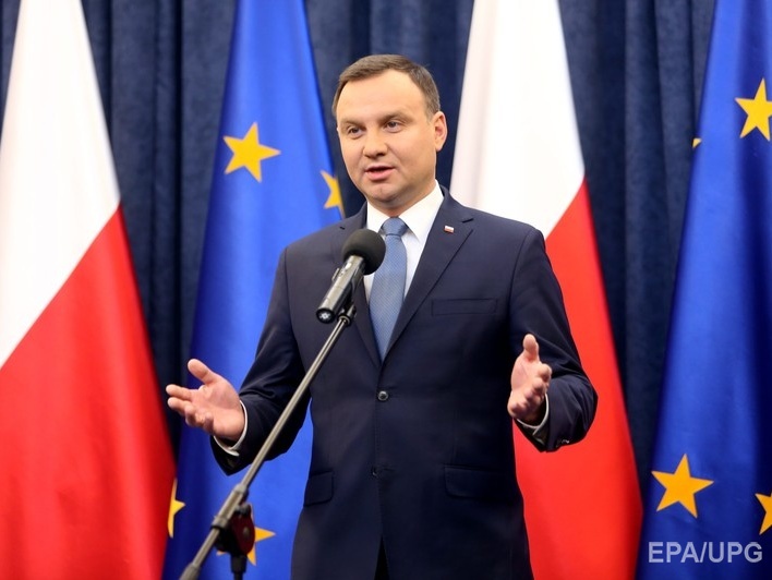Президент Польши подписал закон о СМИ, вызвавший критику ЕС