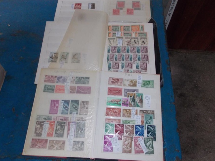 Пограничники предотвратили вывоз из Украины старинной коллекции почтовых марок и иконы 1766 года
