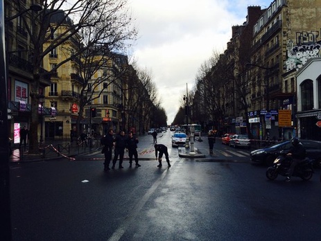 Прокуратура Франции: Мужчина, нападавший на полицейский участок в Париже, носил с при себе флаг ИГИЛ