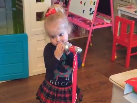 Пугачева показала свою младшую дочь крупным планом