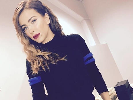 Ани Лорак анонсирует в микроблоге свои концерты на российских каналах