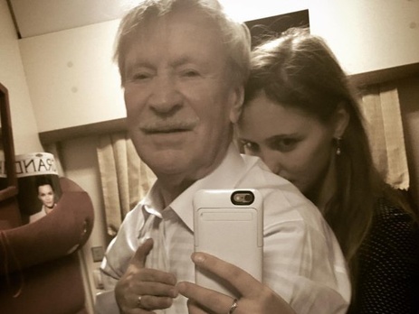 Молодая жена 85-летнего актера Краско опубликовала стихотворение супруга об их отношениях