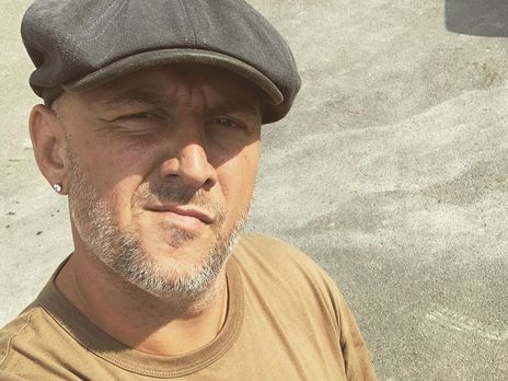 Потап показал ягодицы Каменских, наклонившейся вперед