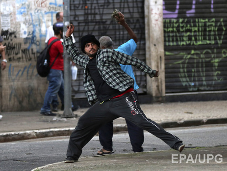 В Бразилии прошли акции протеста против повышения тарифов на проезд в городском транспорте. Фоторепортаж