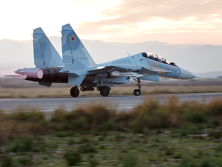 Минобороны РФ: Российская авиация доставила в Сирию около 14 тысяч тонн грузов