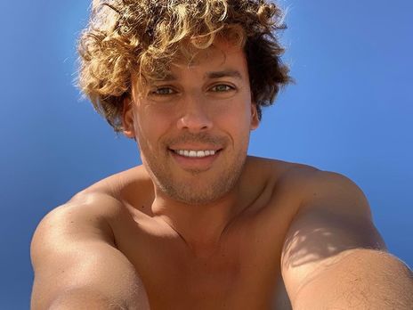 Галкин сделал селфи, лежа с Пугачевой рядом