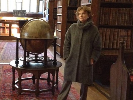 Заявления российского политолога Нарочницкой на англоязычном ток-шоу вызвали смех публики. Видео