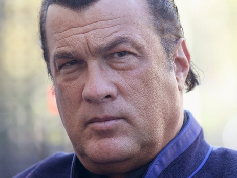 Сигал получил гражданство Сербии