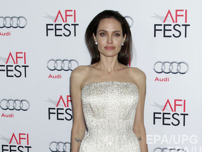 Джоли втайне от Питта усыновила седьмого ребенка – СМИ