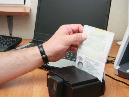 Госпогранслужба: В Борисполе пограничники задержали с поддельными документами семью из Палестины и гражданина Турции