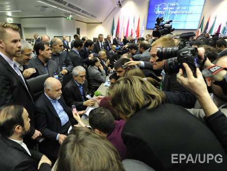 Несколько членов ОПЕК призывают созвать экстренное заседание организации из-за падения цен на нефть