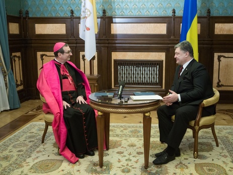 Порошенко обсудил с послом Ватикана подготовку к приезду в Украину Папы Франциска