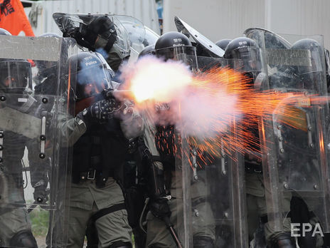 В Гонконге произошли столкновения с полицией протестующих против ее бездействия. Фоторепортаж