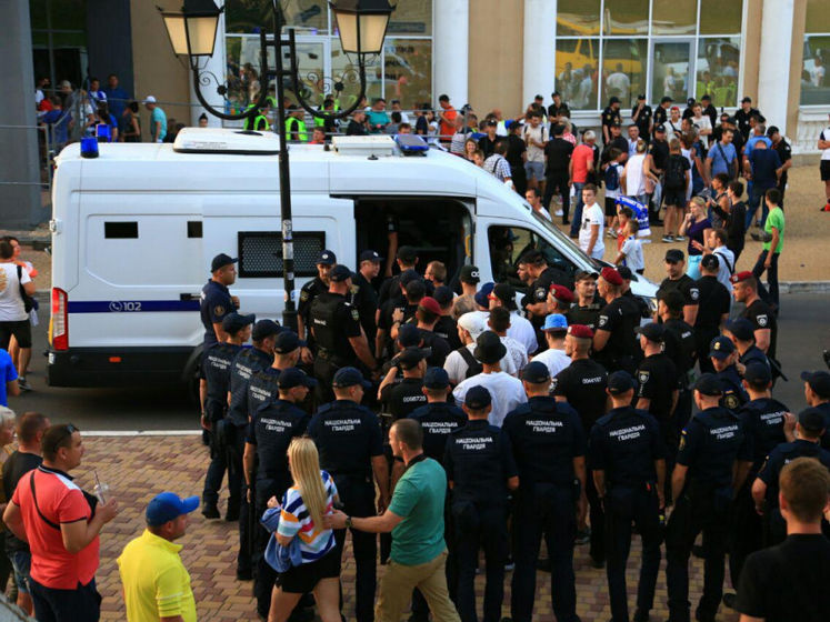 Перед матчем за Суперкубок в Одессе полиция задержала у стадиона 12 болельщиков
