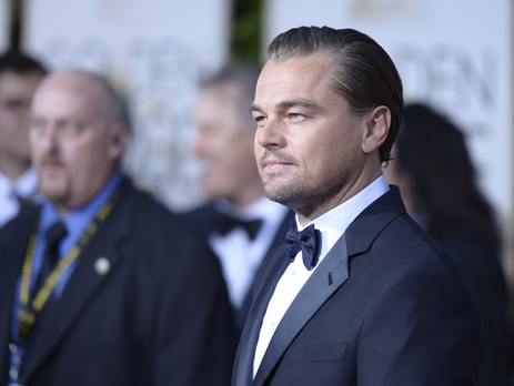 Ди Каприо купил гитару вокалиста U2 Боно