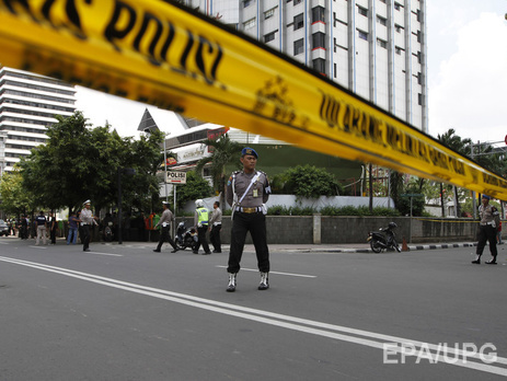 Число погибших при взрывах в Джакарте выросло до шести, в городе слышна стрельба