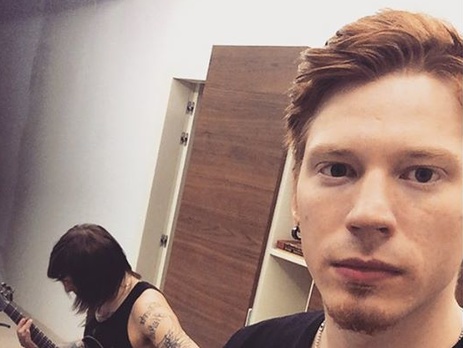 Никита Пресняков вошел в клетку с тигром и прыгнул в воду вниз головой