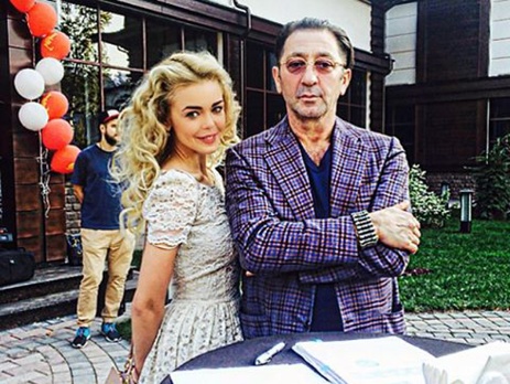 Лепс подарил Гросу браслет в виде черепов