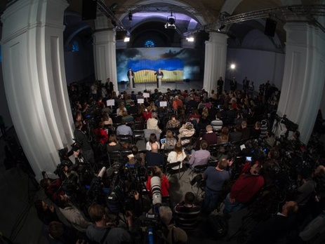 Порошенко показал график обстрелов позиций сил АТО в 2015 году и сравнил его с январским. Видео