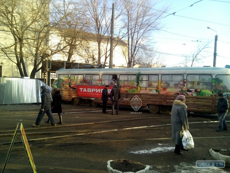 В Одессе трамвай сошел с рельсов, погиб мужчина