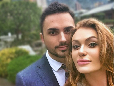 Пластический хирург Каминский сыграл Jingle bells на медицинских инструментах и имплантах