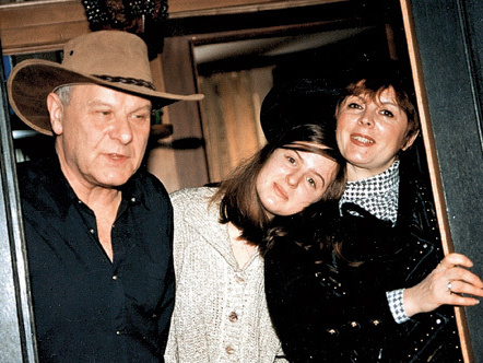 Из мемуаров Каретниковой о журналисте Зерчанинове: Когда Юра умер, мне предложили знакомство с его вдовой, комедианткой Кларой Новиковой