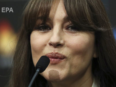 ﻿54-річна Белуччі позувала в купальнику для Madame Figaro