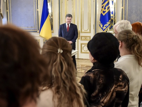 Порошенко посмертно наградил 118 военных, в том числе 