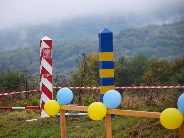 ﻿На кордоні України та Польщі відкриють тимчасовий пішохідний перехід