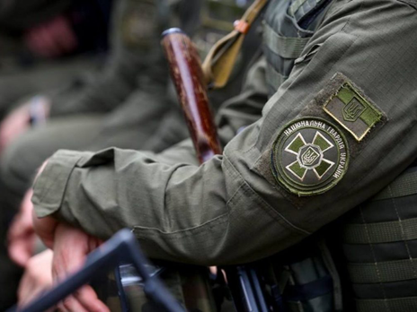 ﻿Нацгвардієць, якого знайшли з вогнепальним пораненням в одеському суді, помер у лікарні