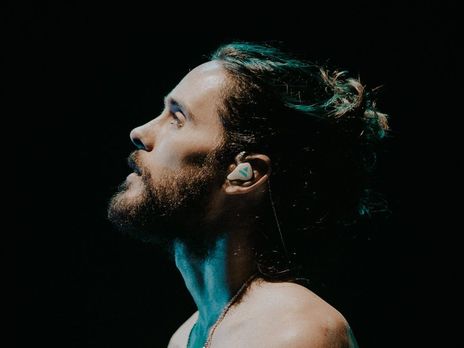 Лето сбрил бороду