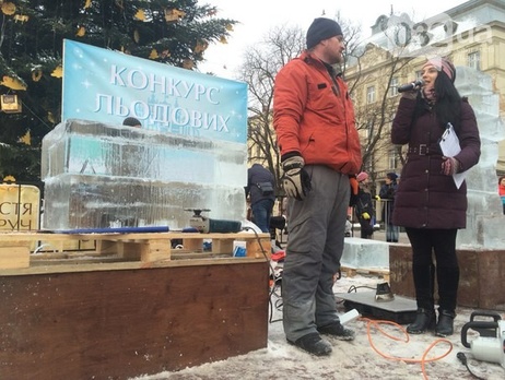 Зимнее искусство. Во Львове стартовал конкурс ледовых скульптур. Фоторепортаж