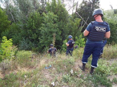 ﻿Сапери ДСНС почали розміновувати територію біля мосту у Станиці Луганській