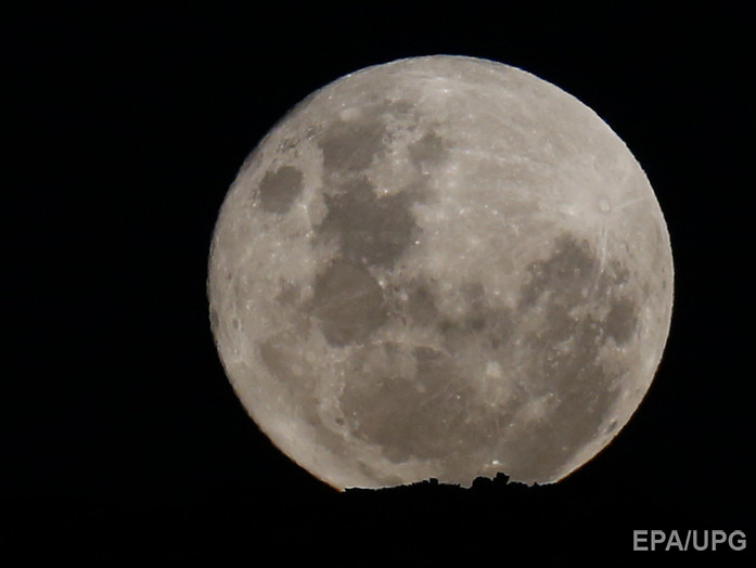 "Роскосмос" отложил полет к Луне из-за "тяжелой экономической ситуации"