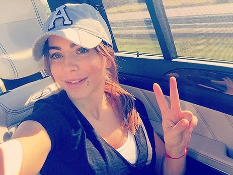 Ани Лорак примерила образ Минни-Маус