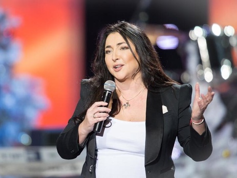 Лолита показала дочь в купальнике