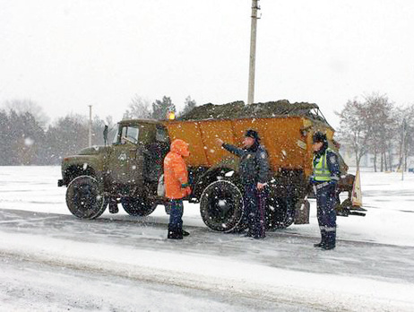 В четырех областях ограничен проезд транспорта по автодорогам из-за непогоды