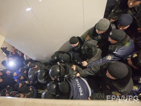 Прокуратура Молдовы возбудила уголовное дело по факту массовых беспорядков у парламента