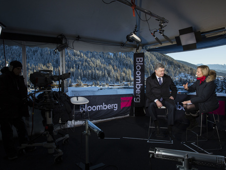 Порошенко: Снижение курса рубля – это цена, которую платит агрессор