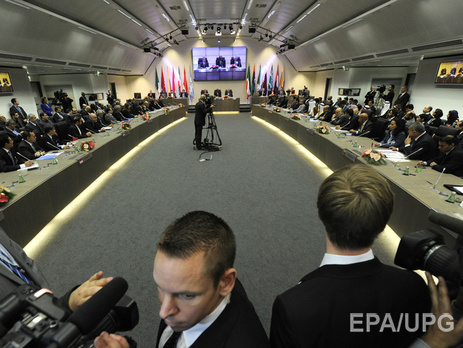 Венесуэла просит Эквадор, Алжир и Россию помочь созвать экстренное заседание ОПЕК