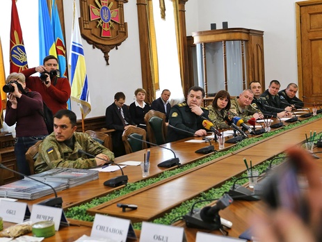 Полторак: До 15 февраля 30 образцов единых боевых комплектов будут отправлены в зону АТО для 