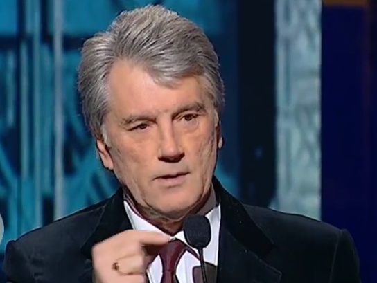 Ющенко: Девальвация гривны в новом году произошла из-за операционной ошибки казначейства Украины