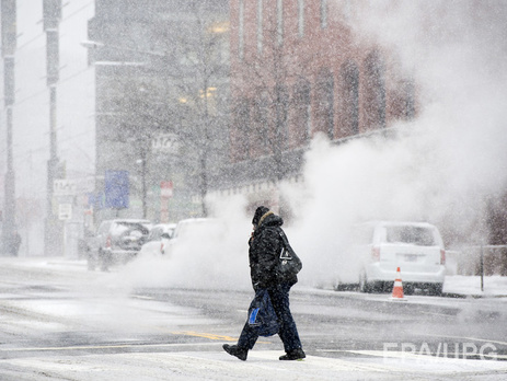 Жертвами снежного шторма 