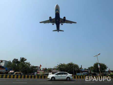 В Индии пассажирский самолет совершил экстренную посадку из-за сообщения о бомбе на борту