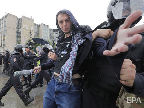 ﻿У Москві тривають протести у зв'язку з недопуском незалежних кандидатів на місцеві вибори. Фоторепортаж