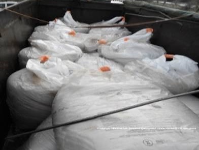 В Луганской области пограничники задержали две фуры c удобрениями на 460 тыс. грн без разрешения на перевозку