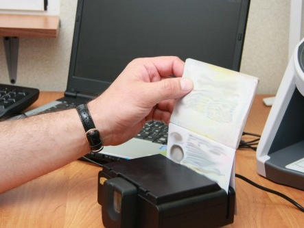 В Борисполе пограничники задержали гражданку Финляндии с четырьмя находящимися в розыске детьми