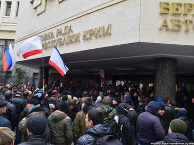 Захватчики зданий парламента Крыма и Совет министров отказались от общения со СМИ