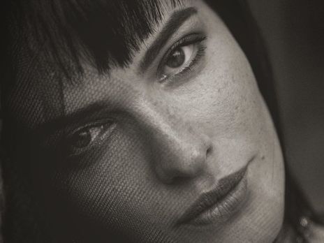 Астафьева обнародовала черно-белый фотосет